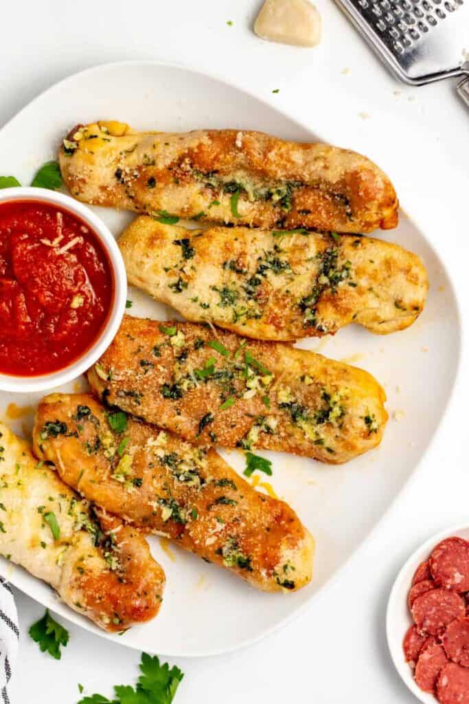 https://thevirtualcaterer.com/wp-content/uploads/2022/10/Cheesy-Pepperoni-Pizza-Sticks-6661-683x1024.jpg