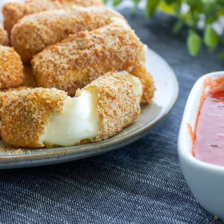 air-fryer-mozzarella-sticks