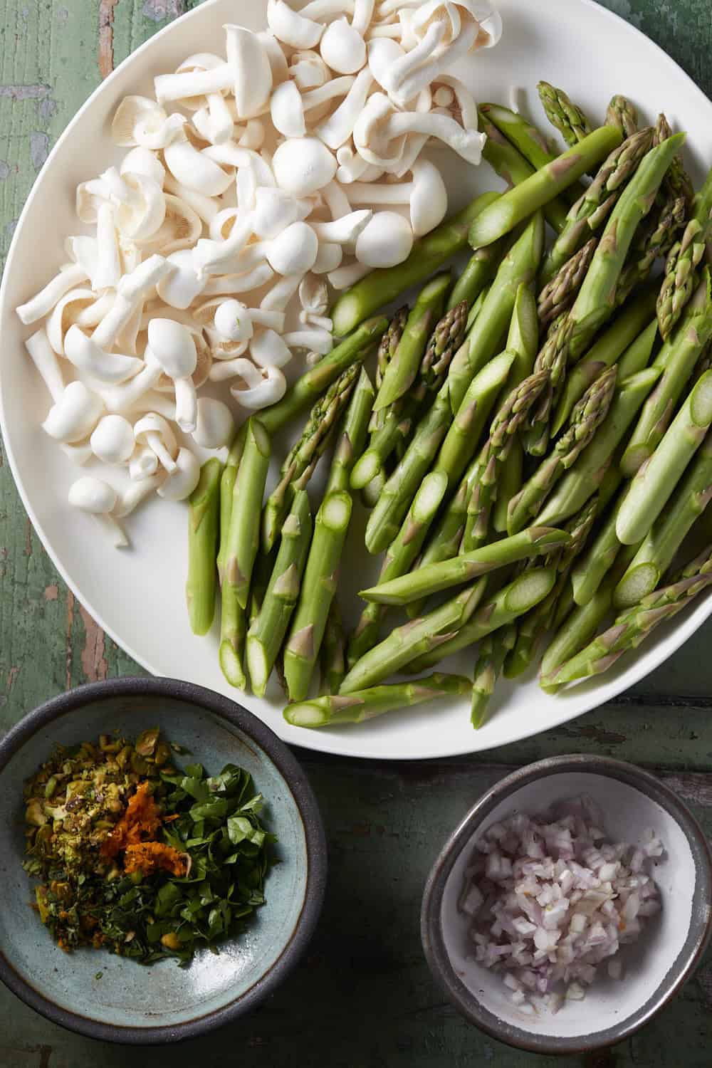 Ingredients prepped for the asparagus and mushrooms. 